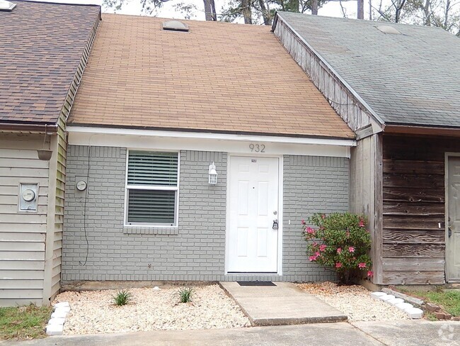 Building Photo - 932 S Lipona Rd Rental