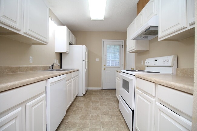 Photo - 2-Bed, 2-Bath Milton Duplex Minutes from Whiting Field – Pet Friendly with Lawn Maintenance Inclu...