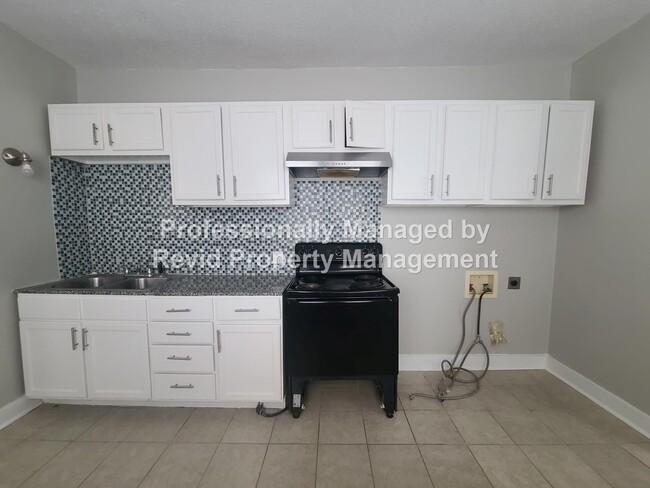 Photo - Large upstairs apartment in Midtown! Unit 800 #3