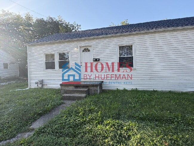 Building Photo - Two Bedroom Duplex | North Side Location