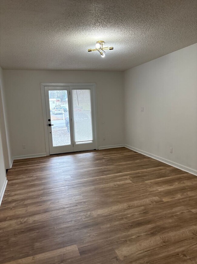 Photo - Charming Home in the Center of Tullahoma...