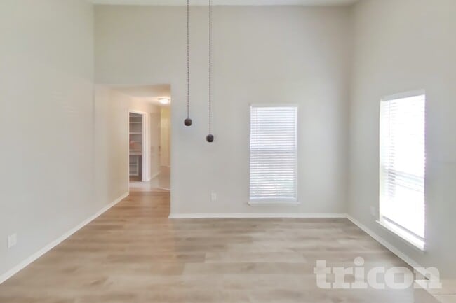 Photo - 725 Villa Ridge Dr
