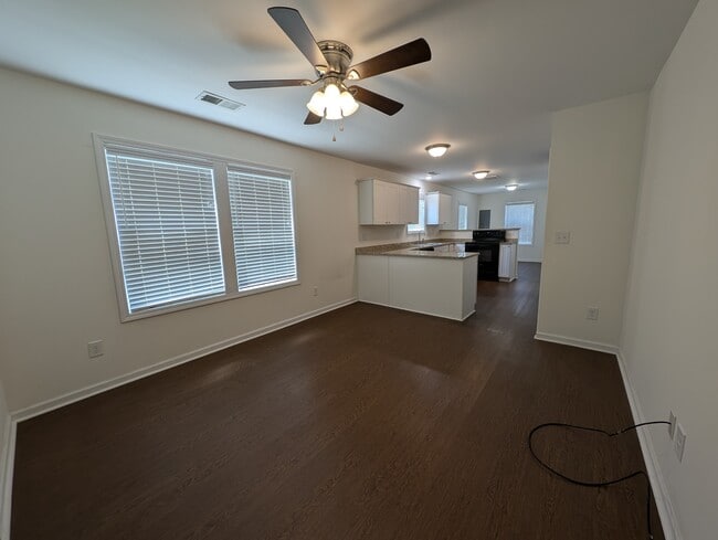 Photo - 426 W 4th St