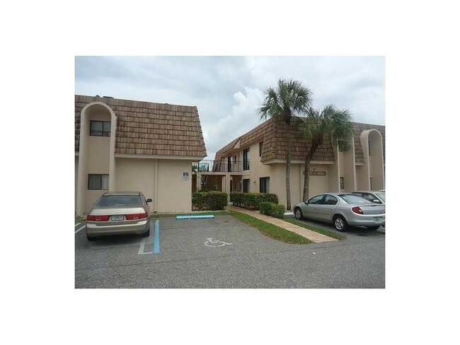 Building Photo - 10914 Royal Palm Blvd Unit 10914