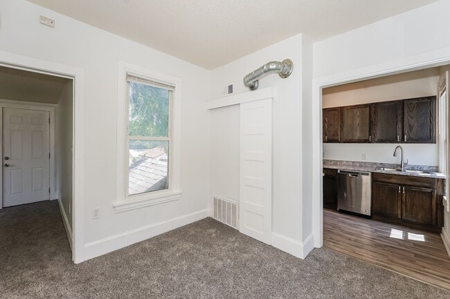 Photo - 1115 1/2 4th Street NE Unit 2