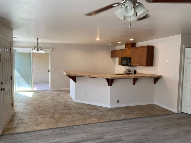 Three Bedroom Condo in Tulare - Three Bedroom Condo in Tulare