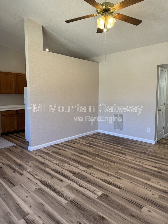 Photo - 131 Primrose Dr Unit B