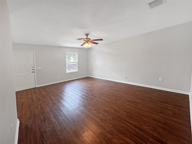 Building Photo - 7405 Blue Jay Dr Rental