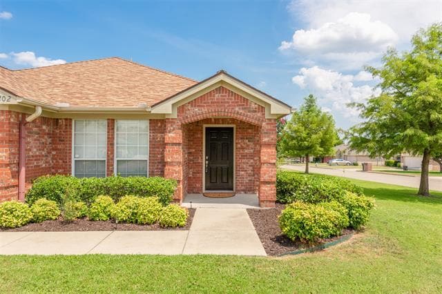 Photo - 202 Whitestone Way