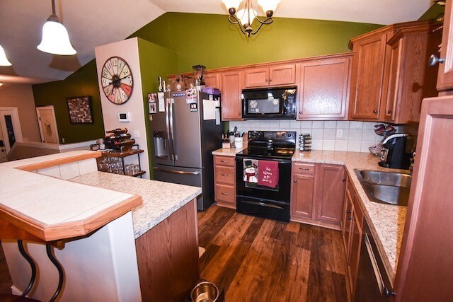 Building Photo - Spacious West-Side Home + 2-Car Garage + Fenced-in Yard! Available August 15th!