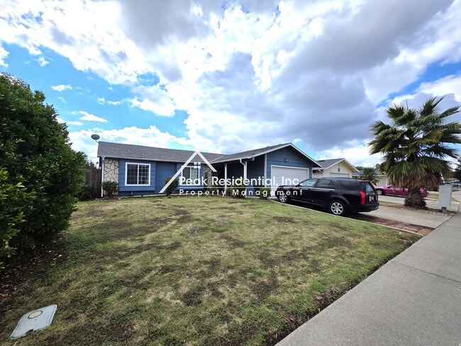 Building Photo - Very Nice 4bd/2ba House with 2 Car Garage