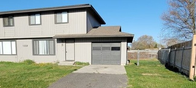 Building Photo - 1004 S Zillah Ct Unit B