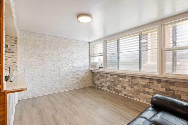 Photo - 2 Bed / 1 Bath 1 Parking , Community Pool , Electricity, Water, Sewer & Gas Included, Secured Bui... Unit 303