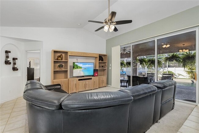 Photo - 810 SW 10th Pl