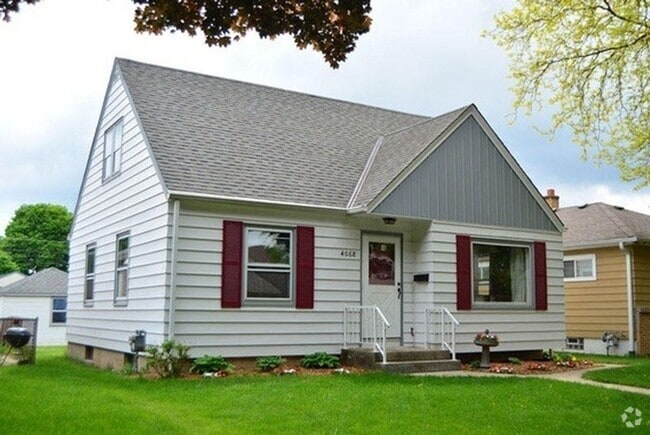 Building Photo - Cozy  3 Bedroom Single Family Home