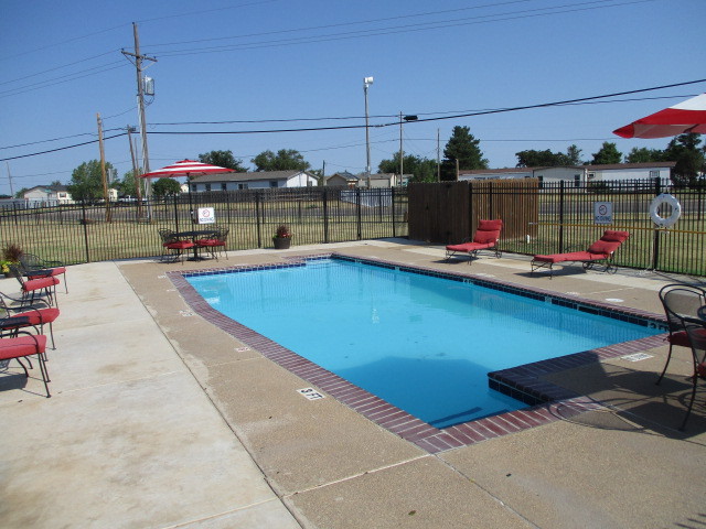 pool - Amarillo Greentree Village
