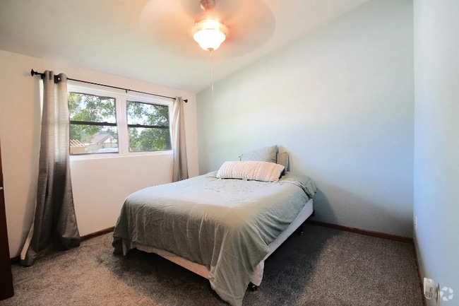 Building Photo - 703 8th St Rental