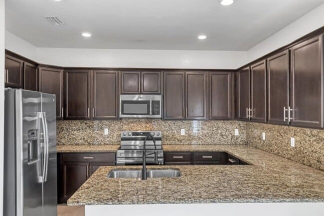 Building Photo - 5325 Ashley River Rd Rental