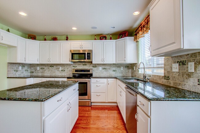 Photo - Impeccable 5 Bedroom Home with Mountain Views