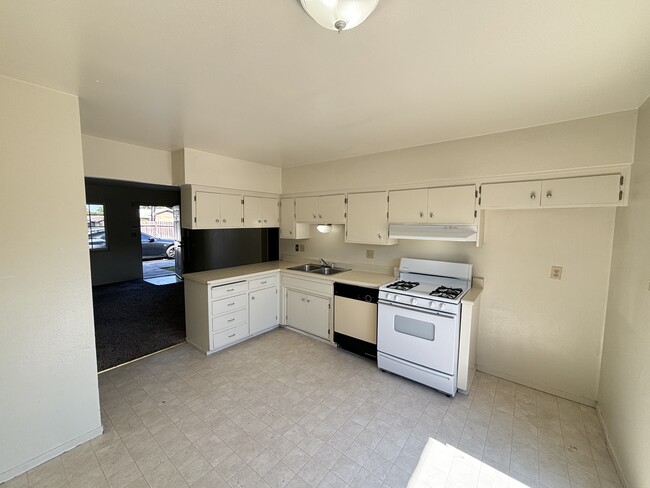 Photo - 1704 Rose Ave