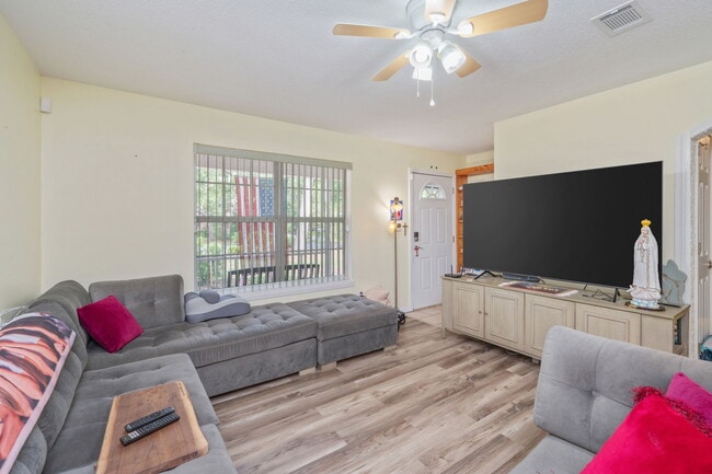 Photo - 3101 Lynn Dr