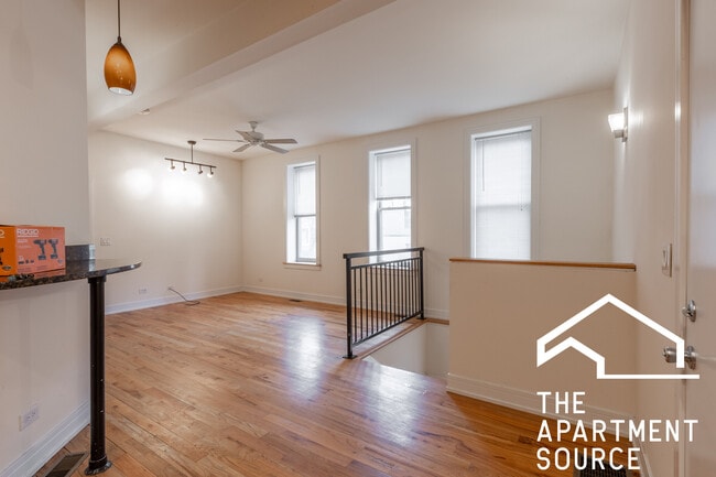 Photo - 2835 N Damen Ave Unidad 1R