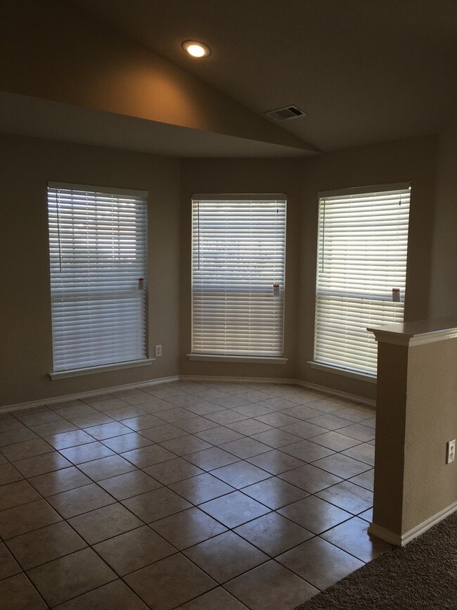 Photo - 3BD/2BA/2-Car Garage |Eagle Mtn-Saginaw ISD $1,895/mo | Pets Welcome — All Sizes