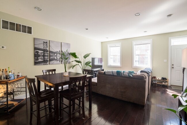Photo - Three Bed Graduate Hospital Home