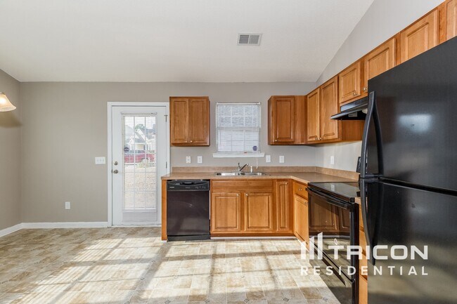 Photo - 429 Legend Oaks Dr