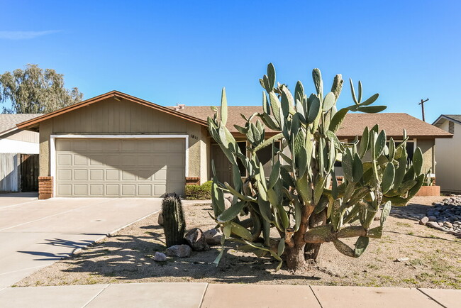 Building Photo - 1811 N Cheri Lynn Dr