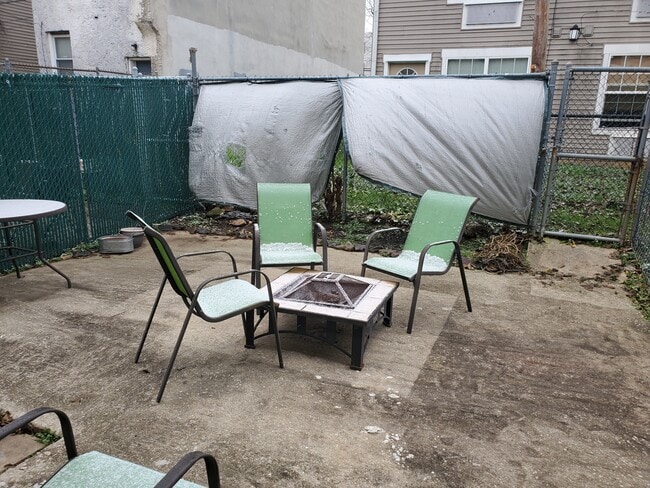 Building Photo - 1716 W Page St