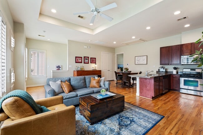 Photo - 3908 Center St