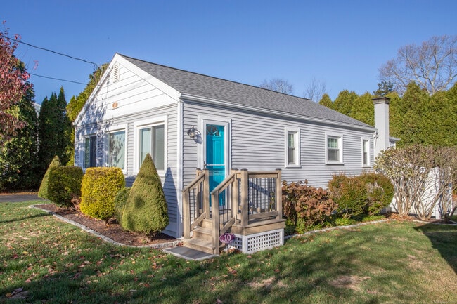 Building Photo - 10 Dorothy Rd