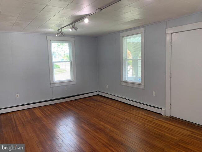 Building Photo - 4421 Wilkens Ave Rental