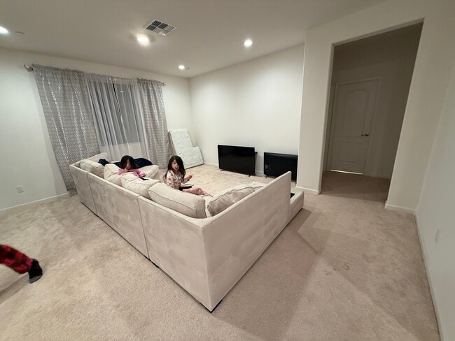 Photo - 205 Zinnia Way