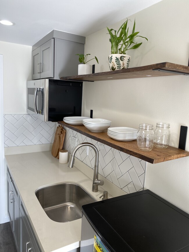 Kitchenette with sink - 295 Teddy Ave Apartments Unit B