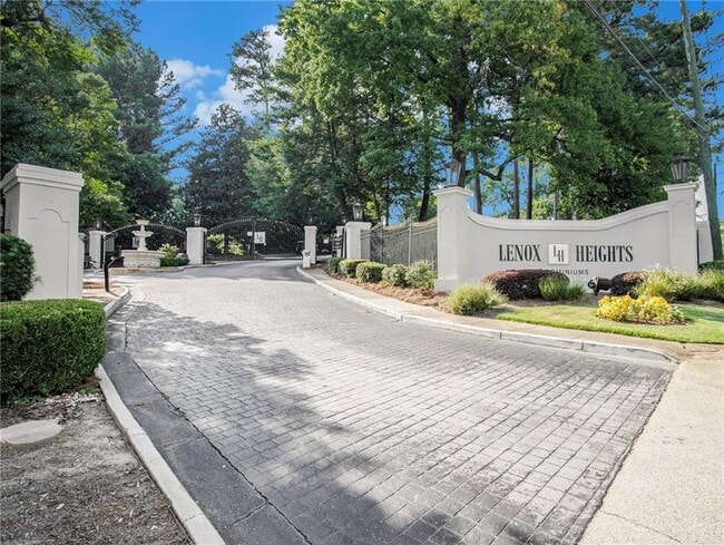 Photo - 3307 Pine Heights Dr NE