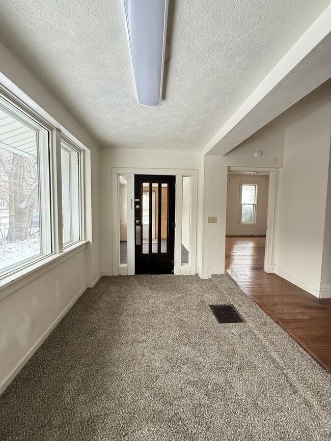 Photo - HOUSE...LARGE 3 Bedroom 2 Bath