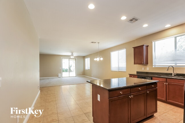 Photo - 1809 W Loemann Dr