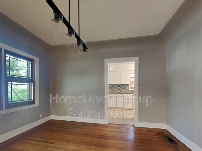 Photo - 1637 47th St