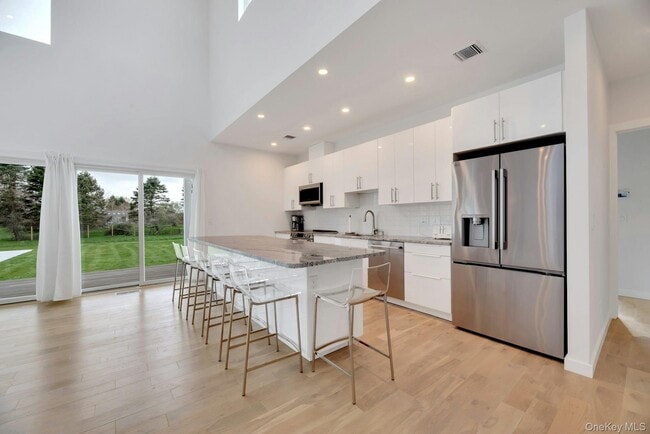 Photo - 420 Old Farm Rd