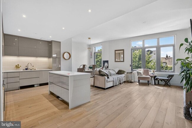 Photo - 810 O St NW Unidad 206