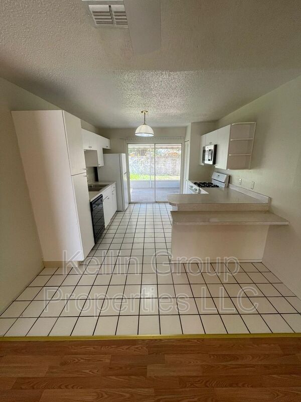 Photo - 161 Rebecca Dr NE