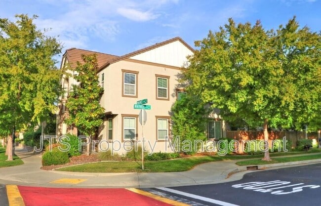 Photo - 2889 Market St