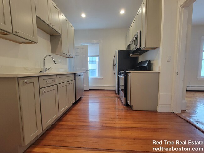 Photo - 319 Dorchester St