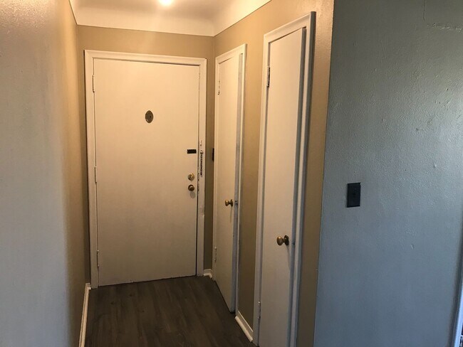 Photo - Upper level 1 bedroom available in West St... Unit 203