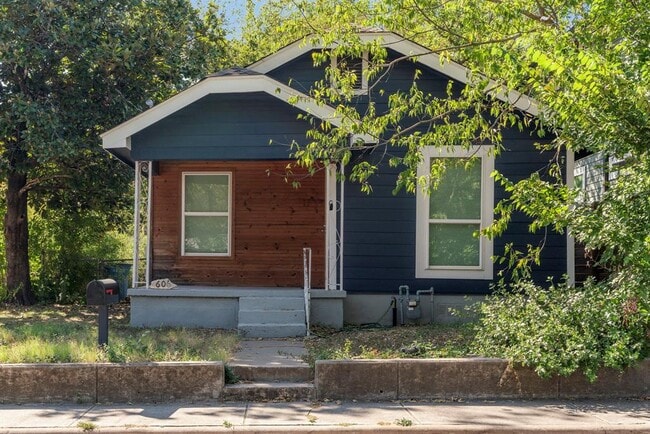 Building Photo - 1606 Maple Ave