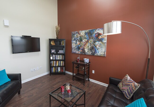 Photo - Tenth & College Horizons