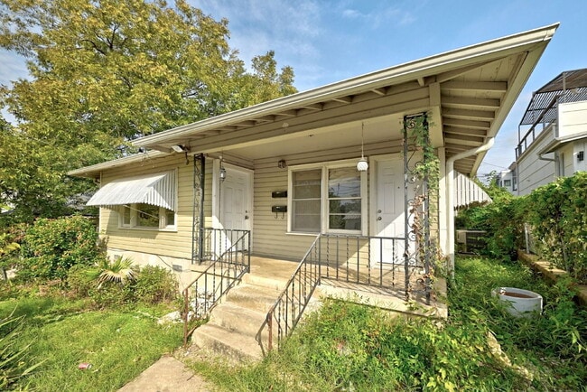 Building Photo - 1908 E 9th St Rental