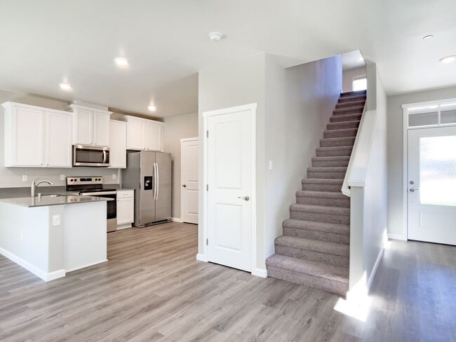 Photo - Beautiful 3 bdrm plus FLEX room --House 1/2 Month rent Concession!!